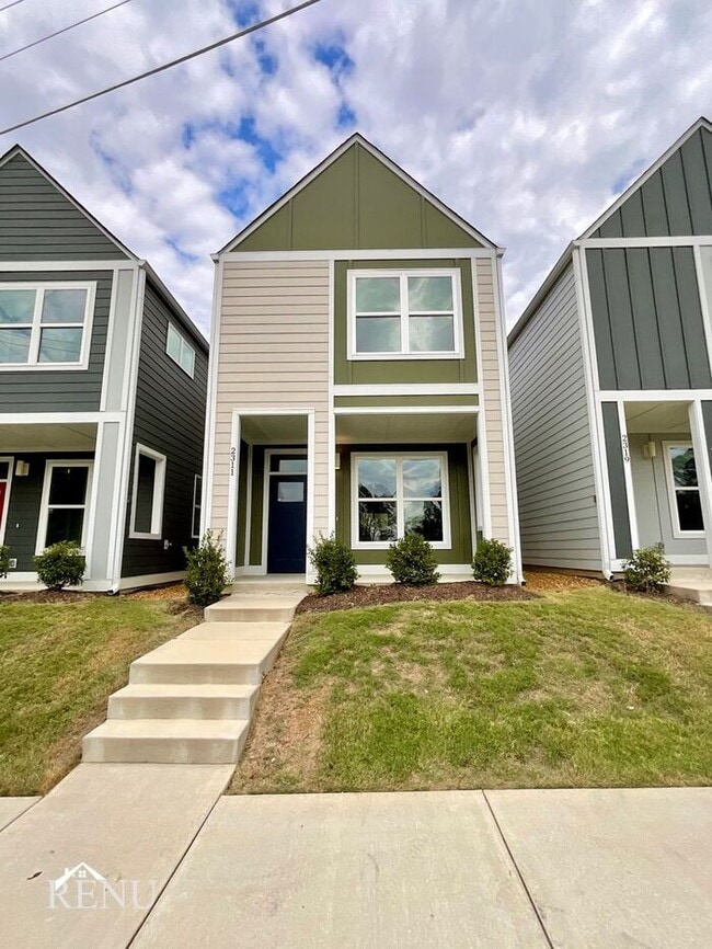 Photo - 2359 E 19th St