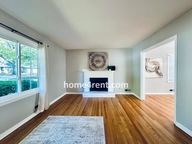 Photo - Attractive Overland Park Home w/ Wood Floo...