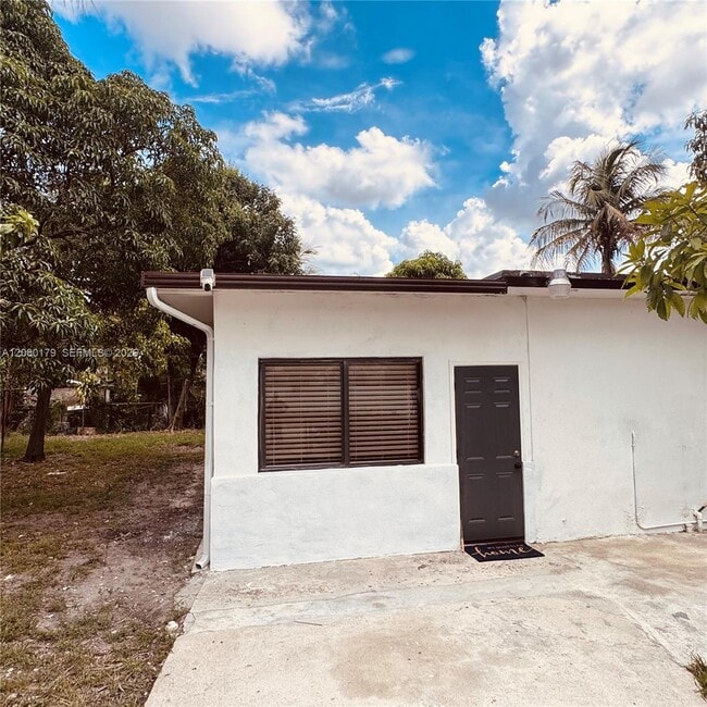 Building Photo - 12037 NW 8th Ave Unit NORTH SHORE HEIGHTS