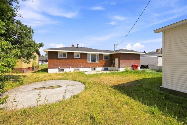 204 Dove Ave
