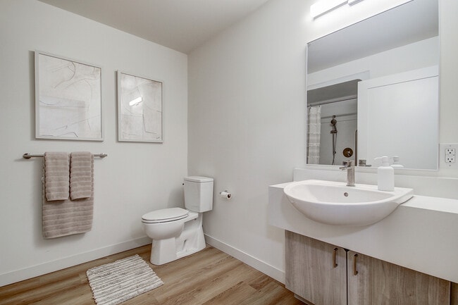 Photo - 90 Carling St