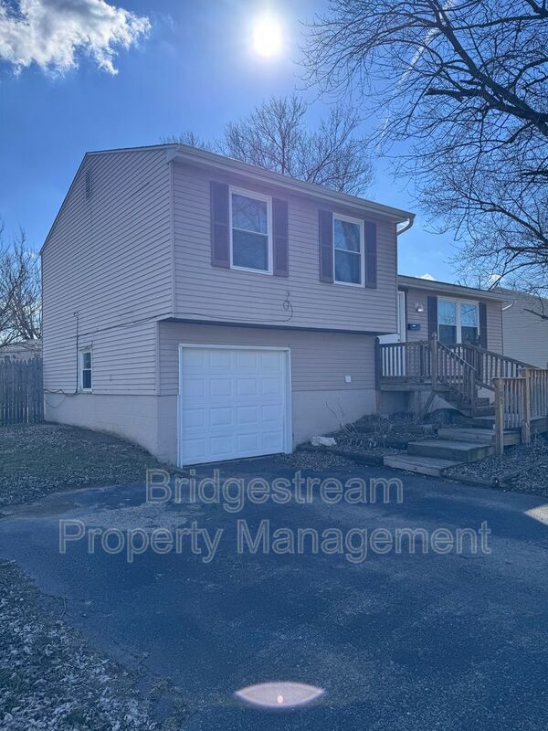 Photo - 105 Woodard Dr