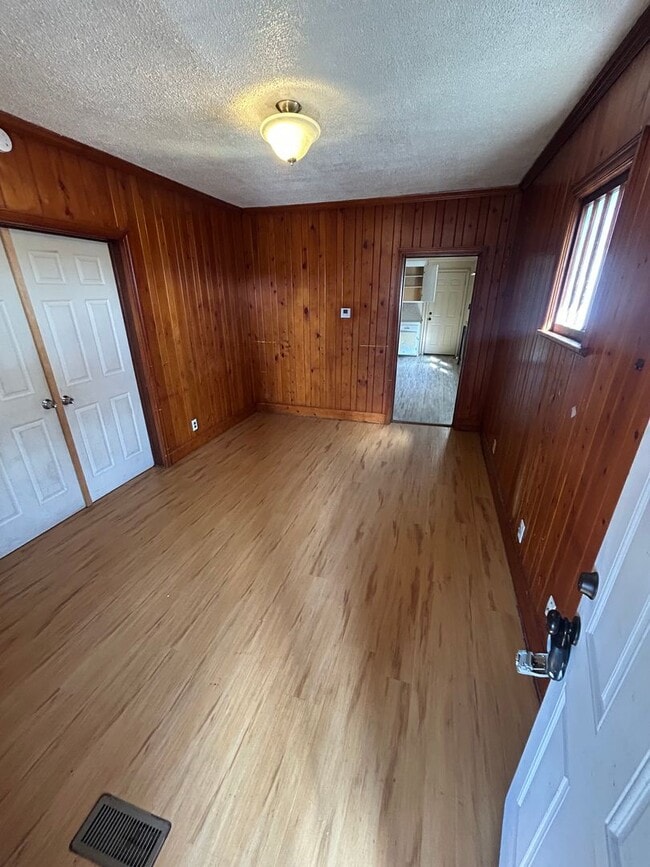 Photo - 1630 E Division St