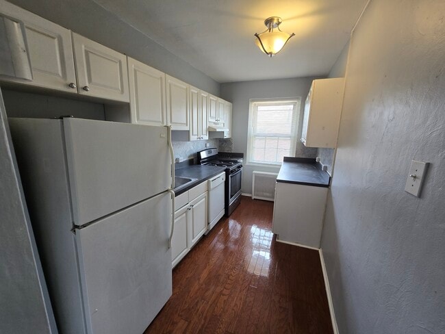 Photo - 674 Perth Pl Unit D