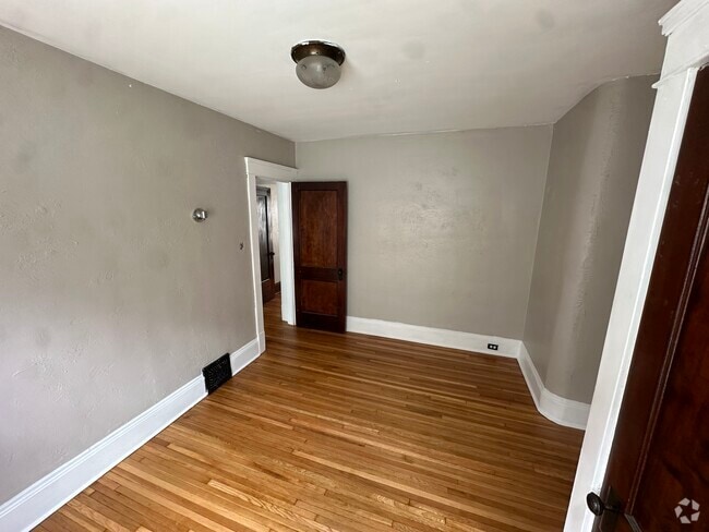 Building Photo - 1302 W 102nd St Unit DN Rental