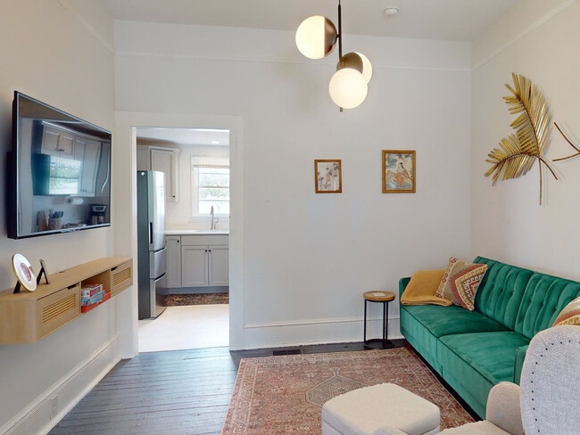 Building Photo - 1512 Barnard St Rental