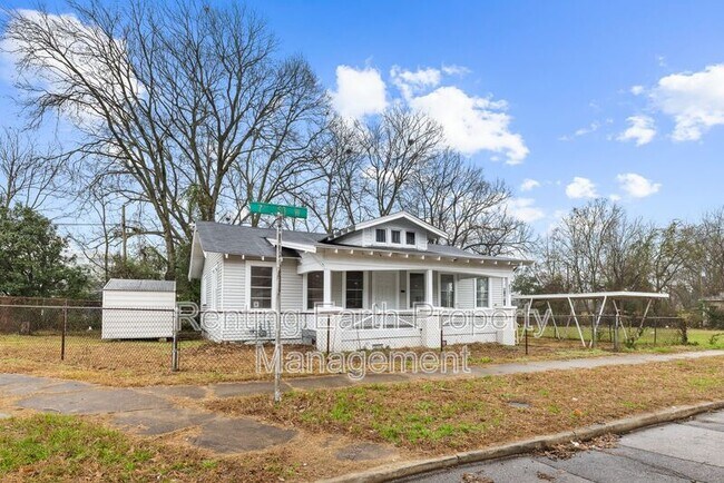 Photo - 617 7th St W