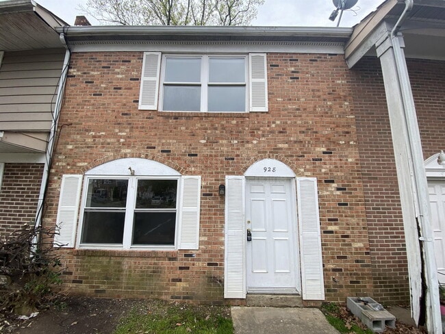 Building Photo - 928 Bellows Ave