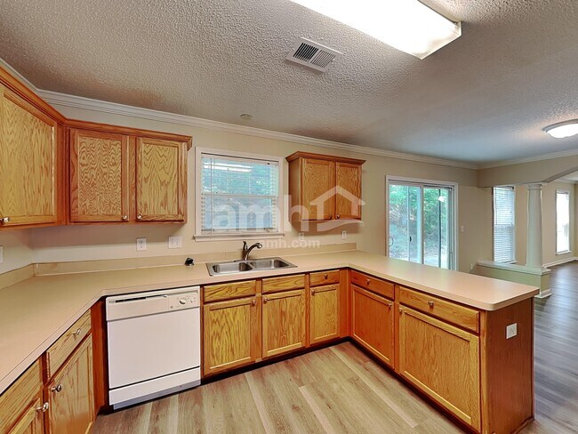 Photo - 2440 Hampton Estates Dr SW