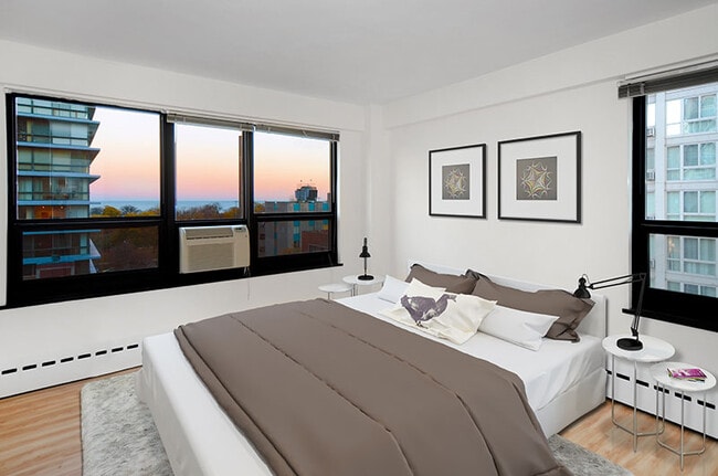 Photo - 350 W Oakdale