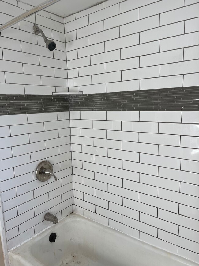 Photo - 404 E 47th St