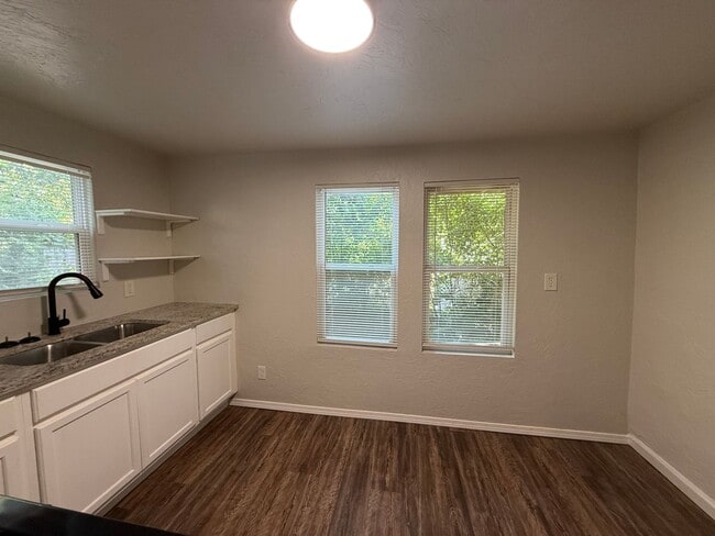 Photo - 1612 N Villa Ave Unidad A