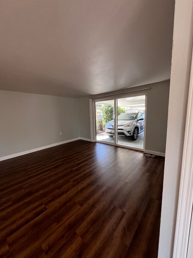 Building Photo - 918 4th St Rental