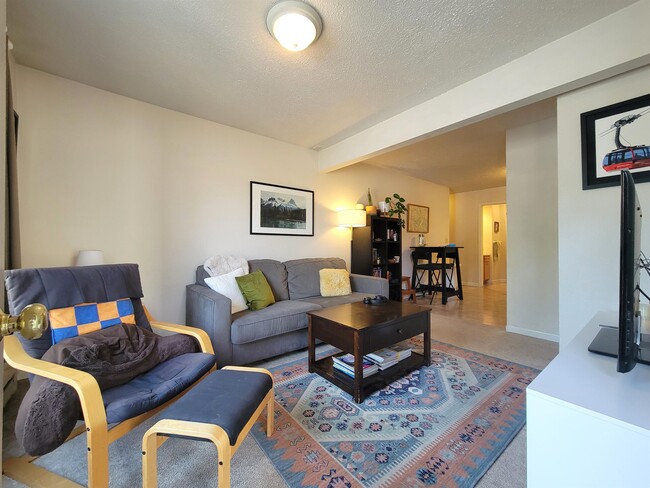 Photo - 128 Hoffman Dr