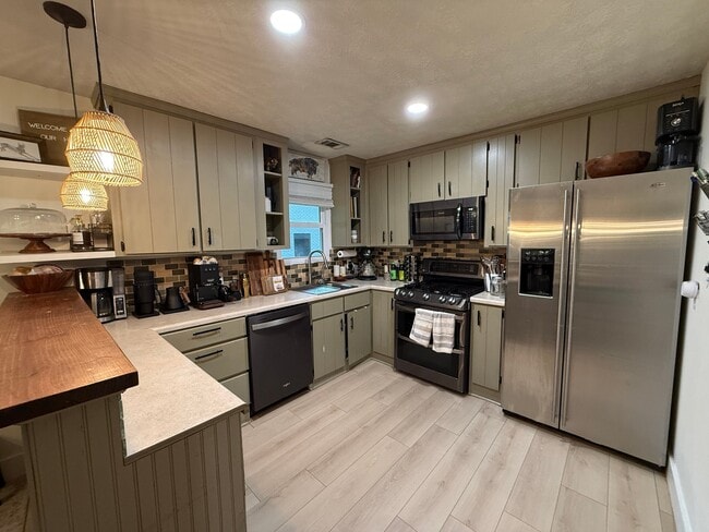 Photo - 2372 Lakewood Dr NW