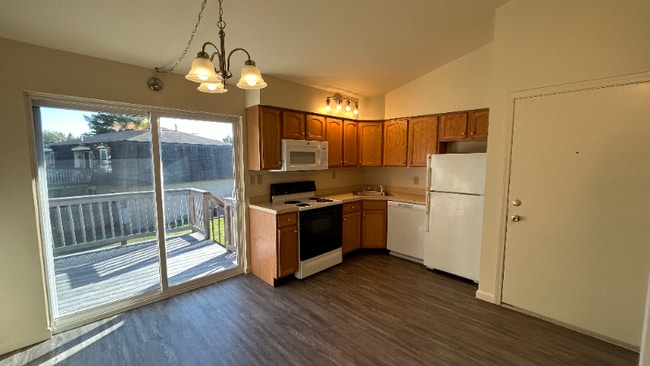 Building Photo - 807 Rainbow Dr Unit 3