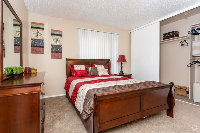 2BR,2BA-950SF