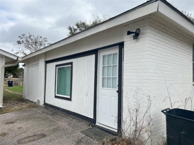 Photo - 128 Skyview Terrace