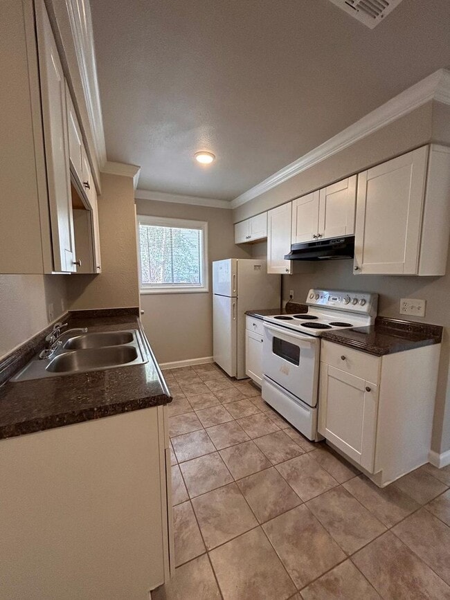 Building Photo - 2706 Little Valley Cove Unit #B