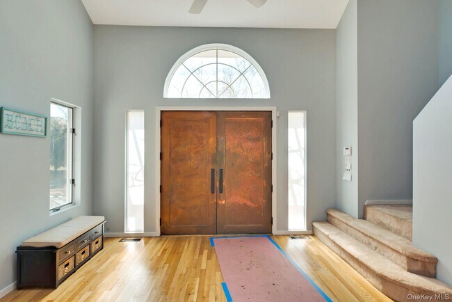 Photo - 35 Bay Ave W