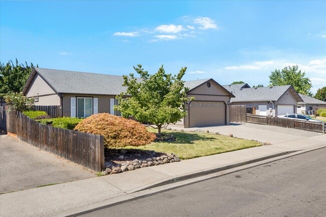 Photo - 1808 Sarah Way