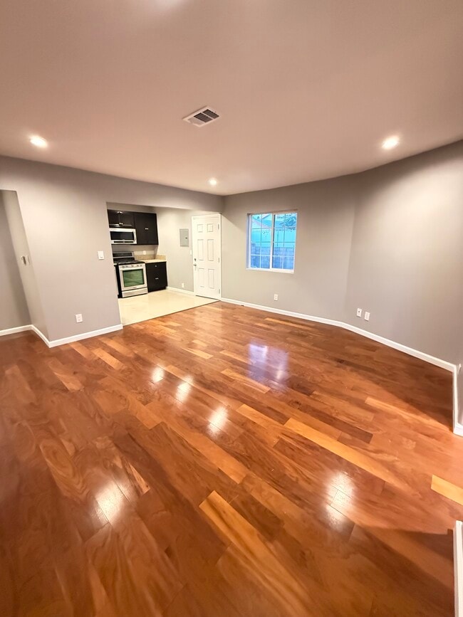 Building Photo - 5010 3rd Ave Unit 5010 Rental