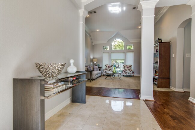 Photo - 700 Essex Ct