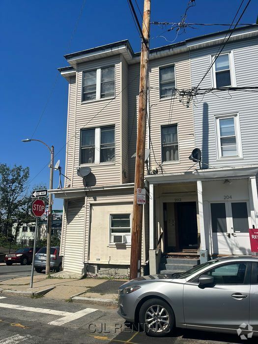 Building Photo - 202 E Eagle St Unit 2 Rental