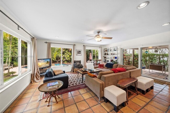 Photo - 614 San Servando Ave