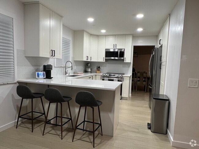 Building Photo - 4477 Hialeah Dr Rental