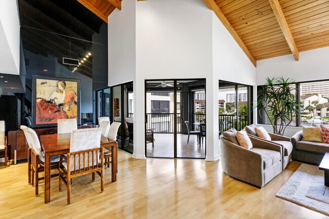 Photo - 1100 Marine Way W Unidad A3l