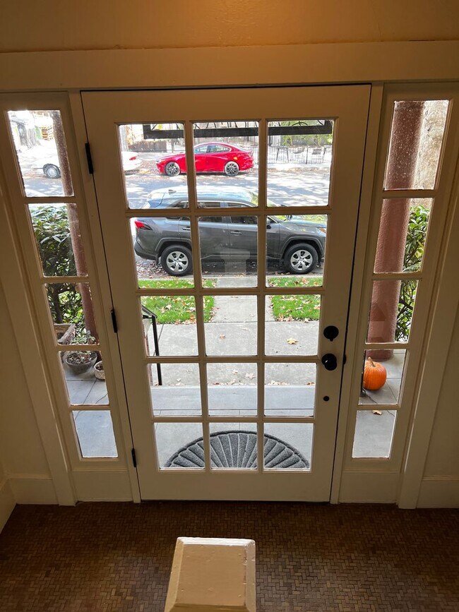 Photo - Charming one-bed, one-bath apartment in Mi... Unidad A