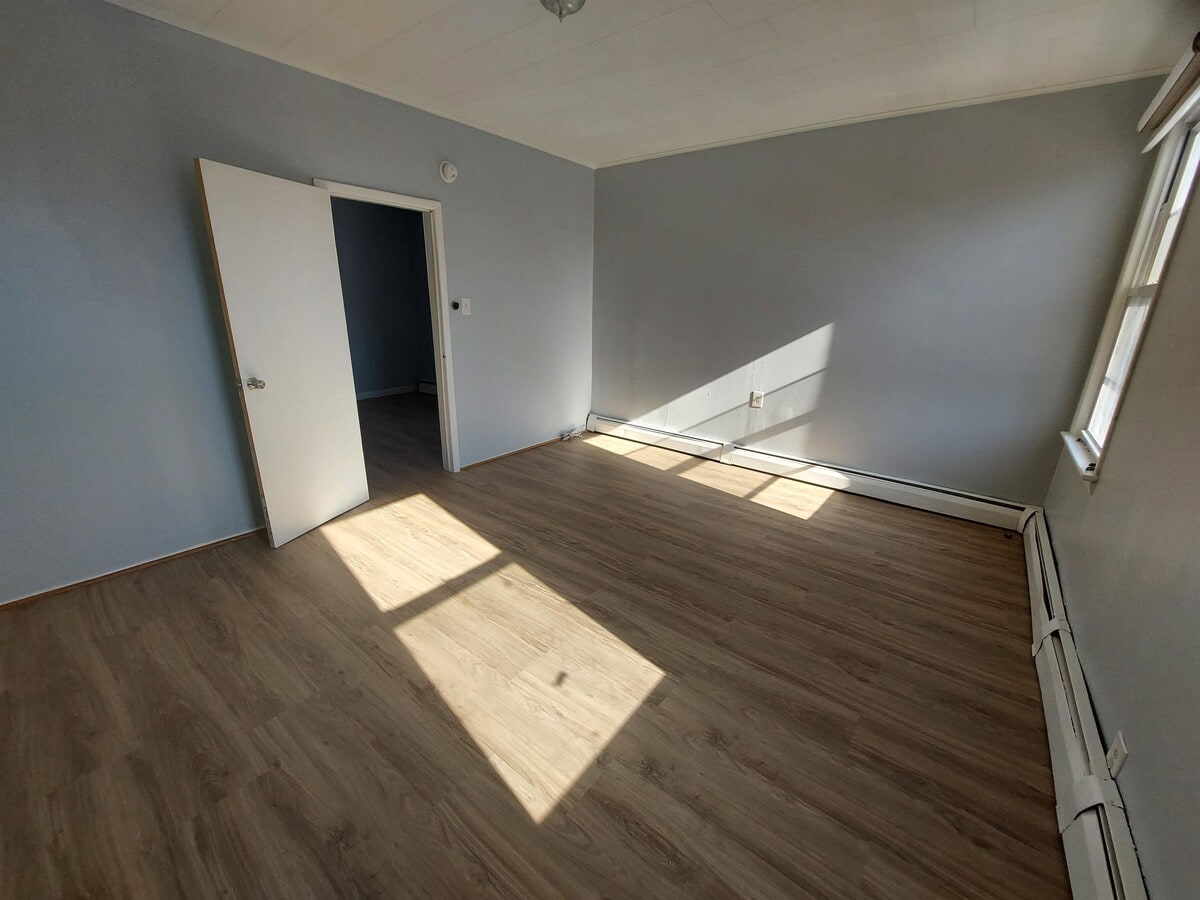 Photo - 9-11 W 35th St