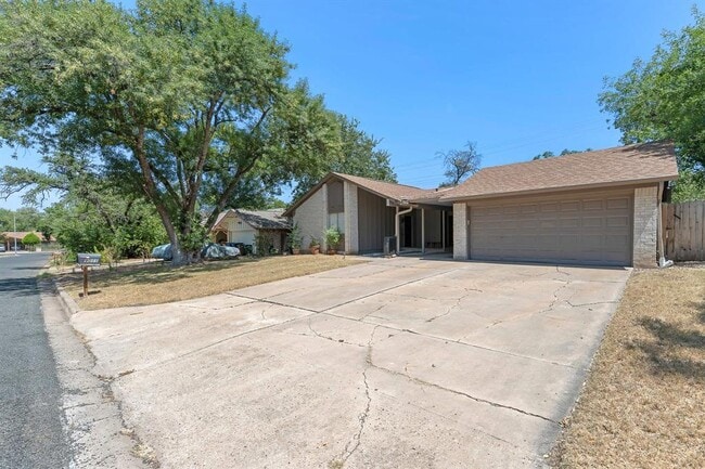 Building Photo - 9011 Quail Valley Dr