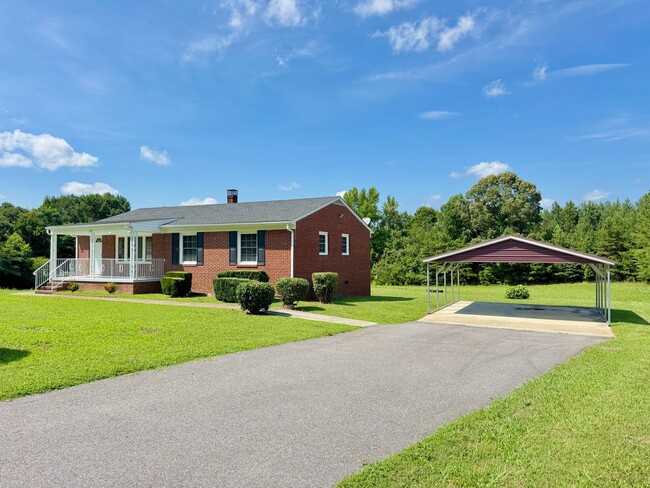 Building Photo - Southern Charm Rental