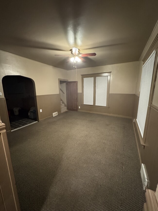 Photo - 204 Independence Ave S