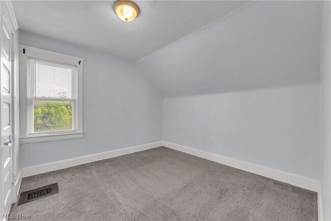 Building Photo - 9903 Nicholas Ave