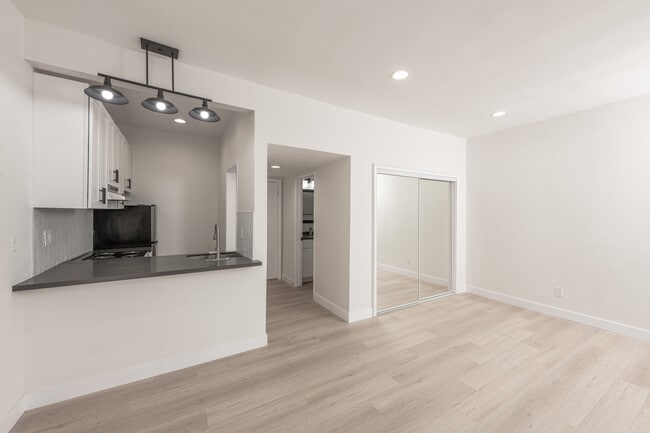 Building Photo - 1450 Midvale