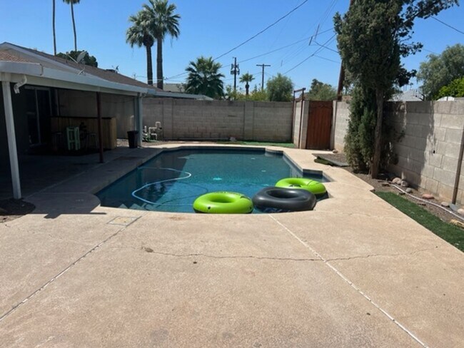 Photo - Amazing Tri-Level home close to ASU. Pool and 2 Car Garage