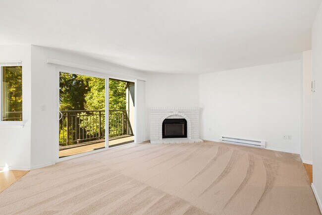 Photo - 2 Bed, 1 Bath Condo with Easy Access to I-405