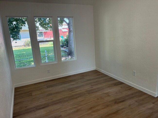 Photo - Garland Triplex Unit 1