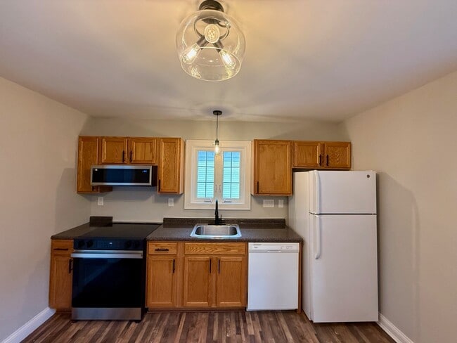 Building Photo - 46 High St Unit Floor 2