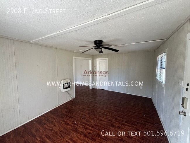 Photo - 2908 E 2nd St