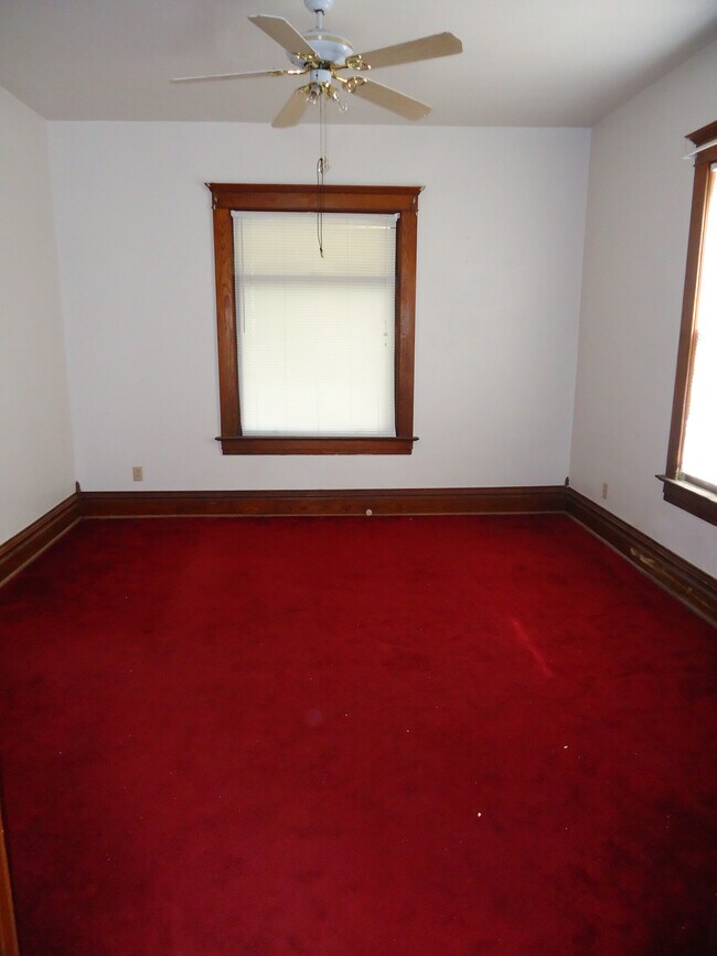 Dormitorio en el primer piso - 810 E Market St Unidad 810