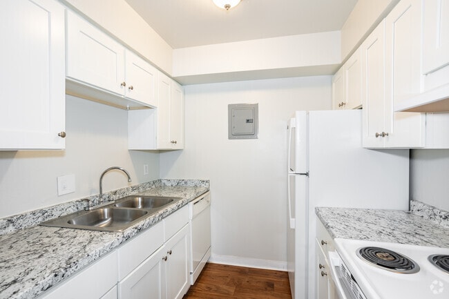 CSA-1x1(661) - Kitchen - Creekside At Amherst Apartments