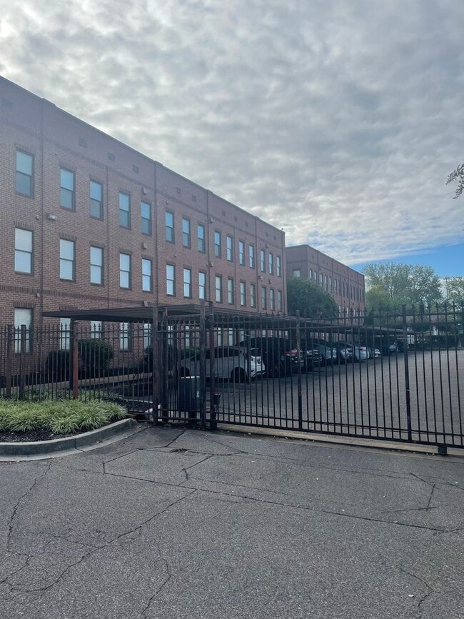 Photo - Studio w/ In-Unit Laundry near Tom Lee Park Unit 102