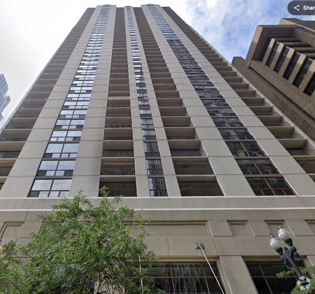 Building Photo - 200 N Dearborn St Rental