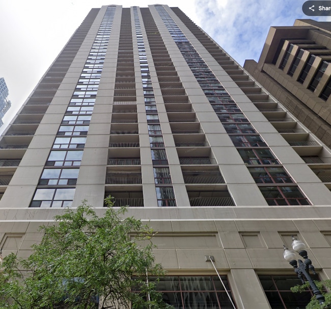 Building Photo - 200 N Dearborn St Rental