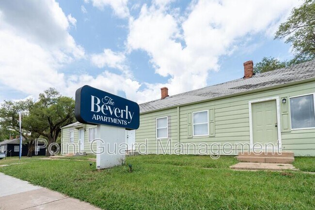 Photo - 830 Sylvan Ln