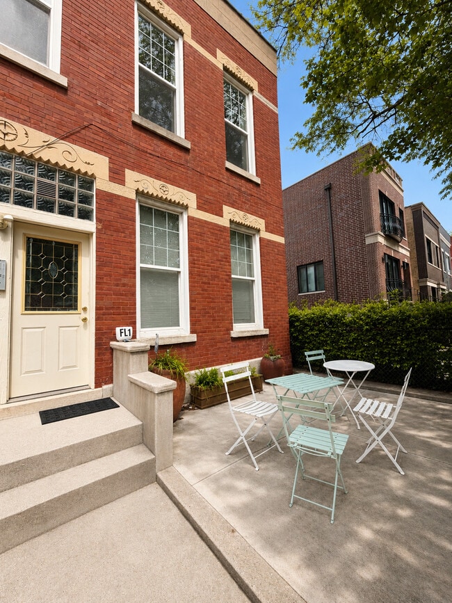 Building Photo - 2148 W Erie St Unit 1